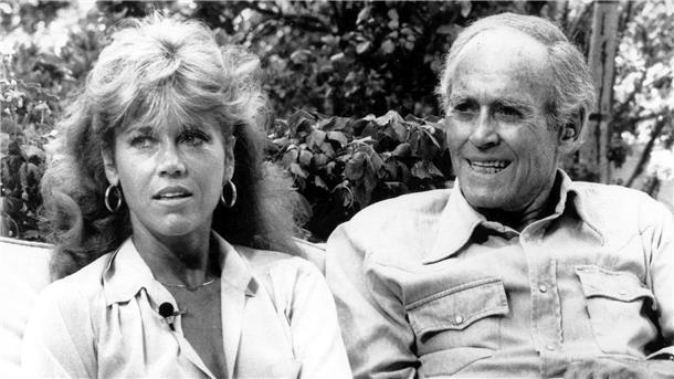 Mit 85 auf Demos und Drehs - Jane Fonda kämpft weiter Schauspielerin Jane Fonda und ihr Vater Henry Fonda 1979 in Los Angeles.