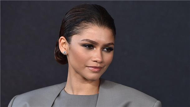 Zendaya trauert um „Euphoria“-Co-Star Angus Cloud  Schauspielerin Zendaya trauert um Angus Cloud.