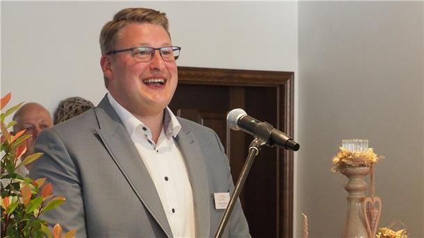 Gehälter-Check: So viel verdient Ihr Bürgermeister Schiffdorfs Bürgermeister Henrik Wärner bei seiner Begrüßungsansprache.