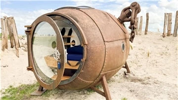 Schlafboje am Strand in Ostfriesland