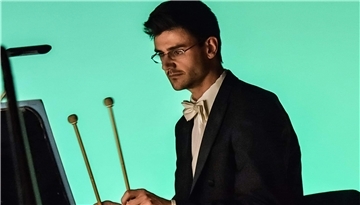 Schlagzeuger Thorsten Keller ist der neue Paukist im Philharmonischen Orchester Bremerhaven.
