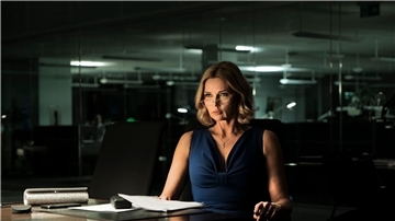 Schlechte Nachrichten über das neue Medikament erschüttern Meg Holmes (Veronica Ferres).