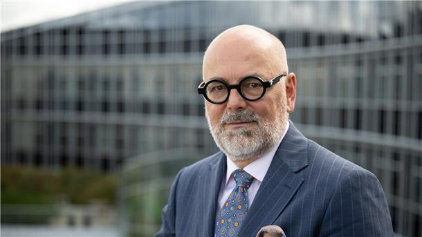 Früherer Ministerpräsident Albig wird Tabaklobbyist Schleswig-Holsteins früherer Ministerpräsident Torsten Albig (SPD) heuert als Lobbyist beim Tabakkonzern Philip Morris an.
