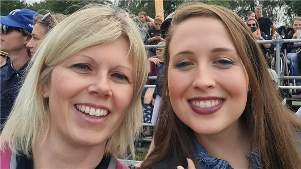 Hurricane-Liveticker: Ein Wahnsinns-Festival geht zu Ende Schnappschuss mit Alice Merton und unserer Redakteurin