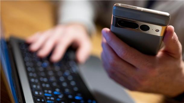 Online-Banking: Rekordzahl an Nutzern in Deutschland Schnell und bequem: Viele Menschen erledigen Bankgeschäfte per Online-Banking. (Symbolbild)
