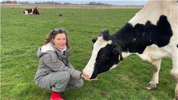 Frau mit Kuh