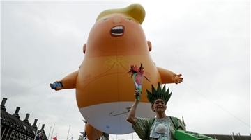 Trump beim König: Fünf unbequeme Themen reisen mit Schon beim ersten Staatsbesuch Trumps gab es Proteste. (Archivbild)