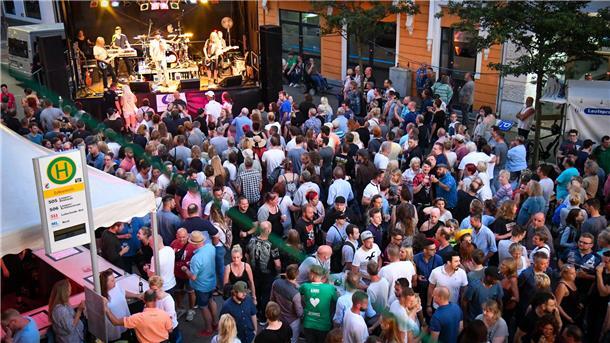 Schon in den vergangenen Jahren war viel los beim Straßenfest Alte Bürger.