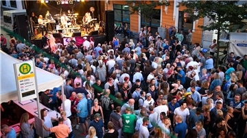 Schon in den vergangenen Jahren war viel los beim Straßenfest Alte Bürger.