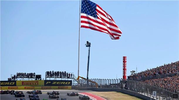 McLaren-Wut im Titel-Duell mit „halblegalen Mitteln“ Schon in der erste Kurve verlor Lando Norris nach dem Start die Führung.