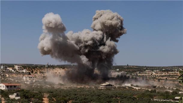 Tote nach russischem Angriff in Syrien Schon in der Vergangenheit kam es zu Luftangriffen russischer Kampfflugzeuge, wie hier in Dschisr asch-Schughur.