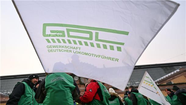 Lokführer bestreiken die Bahn sechs Tage lang Schon wieder Streik? Der nun angekündigte Arbeitskampf wäre der vierte im laufenden Tarifkonflikt.