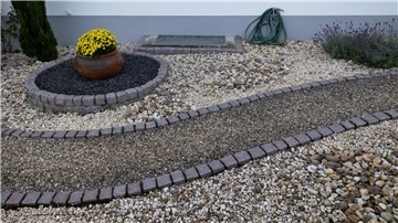 Garten aus Kies und Schotter