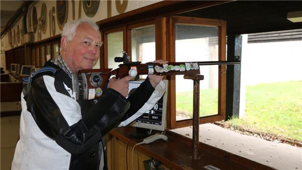 Schriftwart Klaus Dahl trainiert immer noch regelmäßig in mehreren Disziplinen.