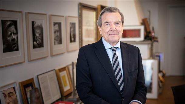 Schröder steht weiter dazu, dass er kurz nach seiner Kanzlerschaft als Lobbyist bei russischen Energieunternehmen eingestiegen ist.