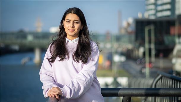 Schülerin Elif Beyza Ayan aus Bremerhaven erhält ein Bildungs- und Engagementstipendium der START-Stiftung.