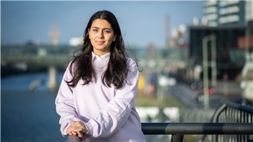 Schülerin Elif Beyza Ayan aus Bremerhaven erhält ein Bildungs- und Engagementstipendium der START-Stiftung.