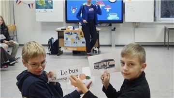 Schülerinnen und Schüler der KGS Tarmstedt sollen für die französische Sprache begeistert werden.