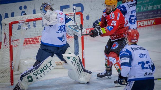 Pinguins sorgen am 1. Advent für Festtagsstimmung Schwenningens Keeper Joacim Eriksson