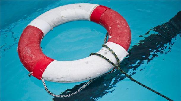 Mehr Badetote als früher - DLRG sieht doppelte Gefahr Schwimmen macht Spaß, birgt aber auch Gefahren. Menschen sollten diese nicht unterschätzen. (Symbolbild)