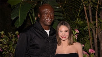 Seal und seine Adoptivtochter Leni Klum kommen zur Los-Angeles-Premiere von Prime Video’s „Shotgun Wedding“ im TCL Chinese Theatre. Am Sonntag wird Seal 60.