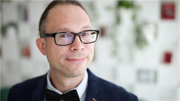 Sie machen es mit links - Mythen und Fakten über Linkshänder Sebastian Ocklenburg, Biopsychologe an der MSH Medical School Hamburg, entlarvt Mythen über Linkshänder.