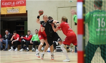 Chris Danielzik vom Elsflether TB in der Handball-Oberliga Nordsee gegen den HC Bremen
