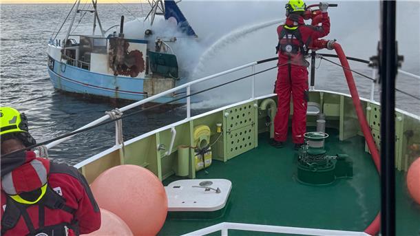 Helgoland, Cuxhaven, Norderney: Seenotretter kommen zur Primetime ins Fernsehen Seenotretter im Einsatz: Erstmals gibt es eine Dokumentation der Einsätze mit Kamerateams.