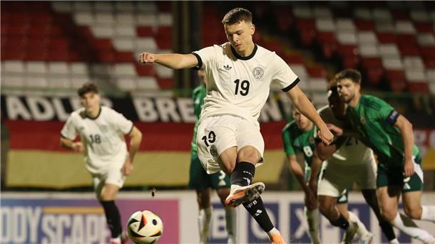 „Verrückte“ U21-Länderspieltage - Fragen nach Nagelsmann Sein Elfmeter brachte Deutschland nach vorn: Dzenan Pejcinovic.