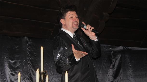 Oliver Stahmer singt beim Musical-Abend im Oldenburger Haus