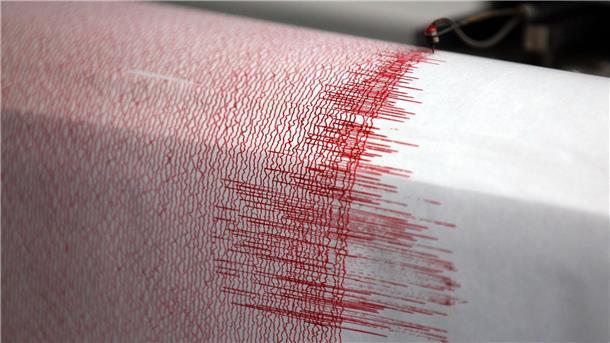 Erdbeben der Stärke 4,5 erschüttert Westiran Seismograph einer Erdbebenwarte. (Symbolbild)