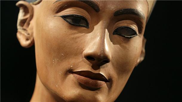 Die Nofretete steht im Neuen Museum in Berlin.