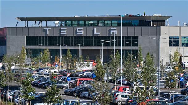 Tesla soll Schmutzwasser-Grenzwerte deutlich überschreiten Seit 2022 produziert Tesla im brandenburgischen Grünheide Elektroautos.