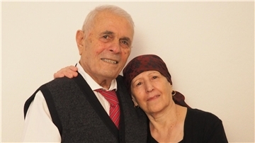 Seit 60 Jahren miteinander verheiratet: Fatma und Mehmet Akdeniz aus Bremerhaven. Am 1. Januar feiern die beiden ihre diamantene Hochzeit.