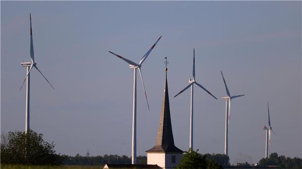 Seit Anfang Januar gab es laut des Bundesverbands Windenergie keine einzige neu genehmigte Anlage in Baden-Württemberg, Bayern, Rheinland-Pfalz, Sachsen und dem Saarland.