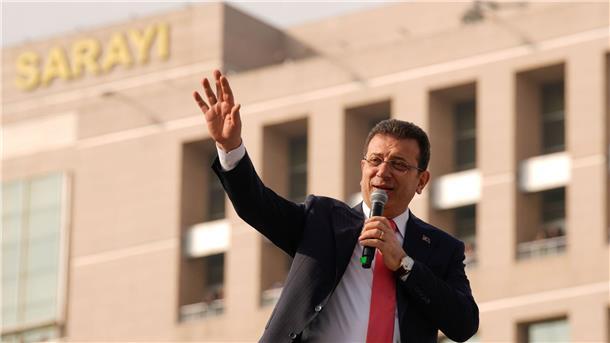 Mehr als 40 Festnahmen bei neuen Razzien in Istanbul Seit der Verhaftung des CHP-Politikers Imamoglu gibt es immer wieder Razzien gegen Anhänger der größten Oppositionspartei in der Türkei. (Archivbild)