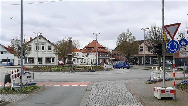 Seit Donnerstagmittag ist der Atenser Kreisel in Nordenham wieder für den Verkehr freigegeben.