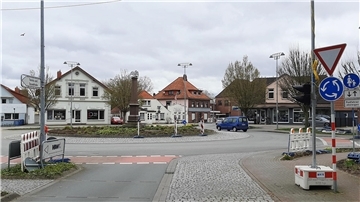 Seit Donnerstagmittag ist der Atenser Kreisel in Nordenham wieder für den Verkehr freigegeben.