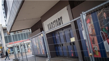Seit einem Monat läuft der Abriss des Karstadt-Gebäudes in der Bremerhavener Innenstadt. Nun gibt es auch einen Investor, der zudem exklusiv an seinen Plänen für das Grundstück arbeiten kann.