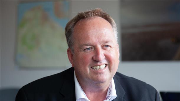 Seit Ende 2019 ist der frühere Landtagsabgeordnete Uwe Santjer (SPD) Oberbürgermeister der Stadt Cuxhaven. Nun richtet er zum ersten Mal den Neujahrsempfang aus.