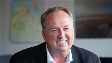 Seit Ende 2019 ist der frühere Landtagsabgeordnete Uwe Santjer (SPD) Oberbürgermeister der Stadt Cuxhaven. Nun richtet er zum ersten Mal den Neujahrsempfang aus.