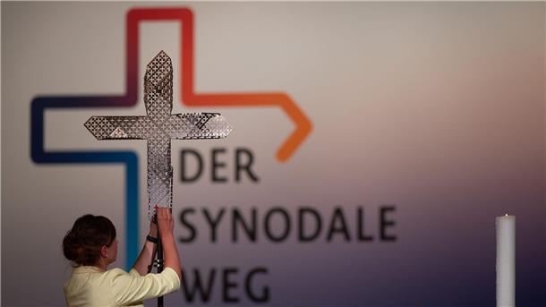 Vatikan torpediert Kernelement des deutschen Reformprogramms Seit fast vier Jahren läuft unter dem Namen Synodaler Weg ein Reformprozess in der katholischen Kirche in Deutschland.