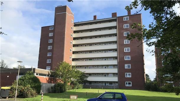 Es geht um 281 Wohnungen in Cuxhaven: Was K1 Holding jetzt mit dem Bestand vorhat Ein Wohnhaus von außen.