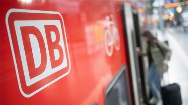 49-Euro-Ticket führt nicht zu mehr Kriminalität Seit Mai können Menschen in Deutschland für 49 Euro im Monat den öffentlichen Nahverkehr nutzen.