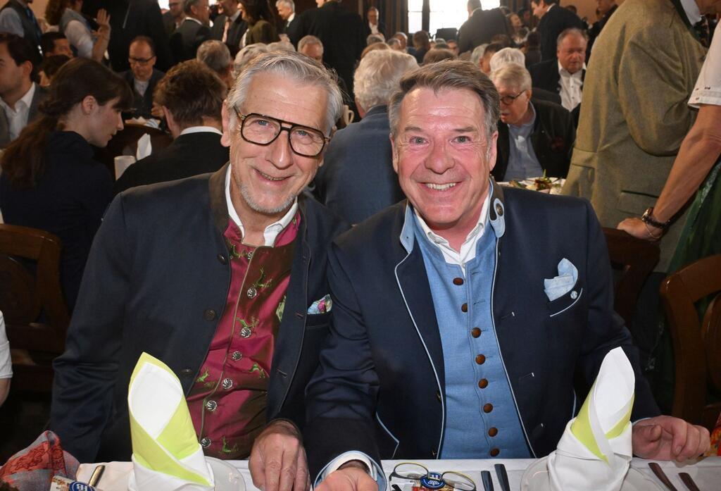 Seit vielen Jahren ein Paar: der Schlagersänger Patrick Lindner (r) und sein Mann Peter Schäfer. (Archivbild)