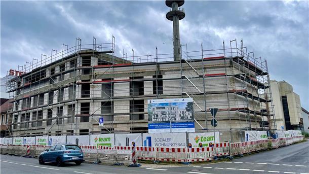 Gerüchte um Baustopp an der Neuen Straße Seit Wochen ruhen die Arbeiten auf der Baustelle an Ecke Neue Straße/Ritterstraße in Bremervörde.