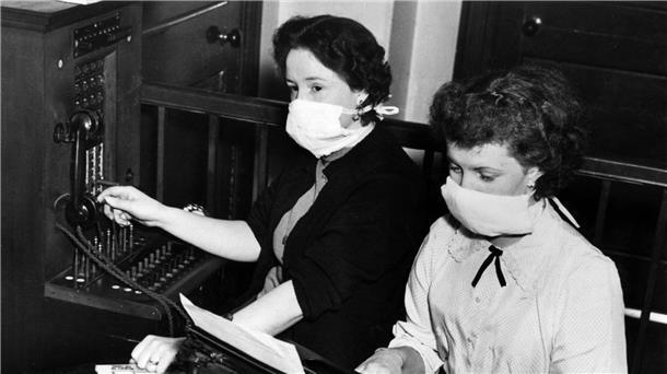 Tödliche Bedrohung: Great Smog in London vor 70 Jahren Selbst in den Büros saßen die Angestellten mit Gazemasken (Aufnahmedatum unbekannt). Im Dezember 1952 legt sich fünf Tage lang eine schwere Dunstglocke aus Rauch und Nebel über die britische Hauptstadt.