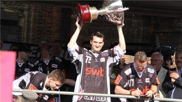 Moin Sergej Stas! #Kaffee-Talk Sergej Stas freut sich nach dem Titelgewinn 2014