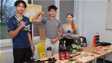 Sie absolvierten ihr Betriebspraktikum mit viel Freude in einem Fitnessstudio: die Neuntklässler Louis Fromm, Johannes Pape und Alysha Meller (von links). 
