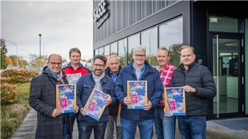Matthias Schröter, Bastian Peters, Kai Darnedde, Hans-Christoph Seebald, Oliver Jelsch, Dirk Sasse und Dennis Harms zeigen den neuen Adventskalender.